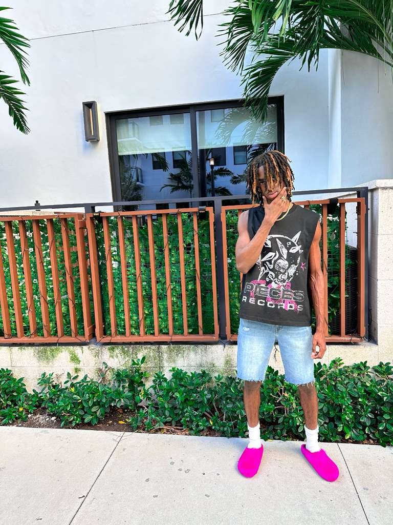 Pieces Records tank top in Miami